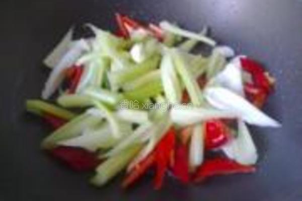 腰果炒芹菜的做法图解5