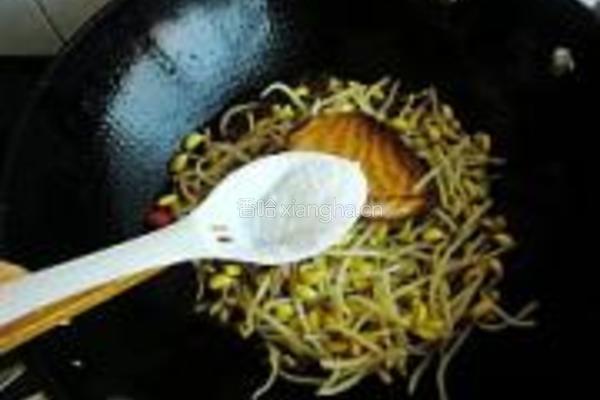 黄豆芽炒粉丝的做法图解6