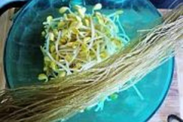 黄豆芽炒粉丝的做法图解1