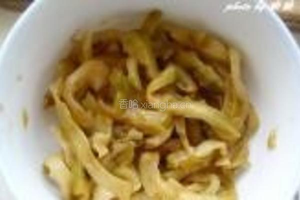 榨菜炒猪肚的做法图解2