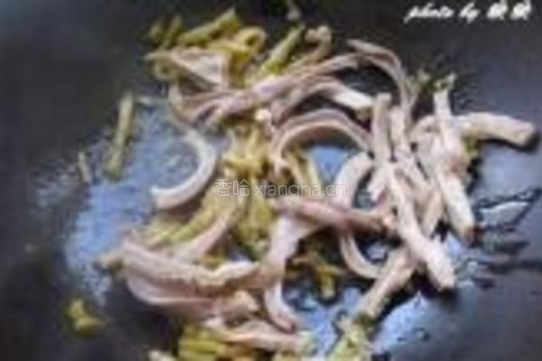 榨菜炒猪肚的做法图解4