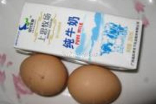 蜜豆蛋清炒牛奶的做法图解1
