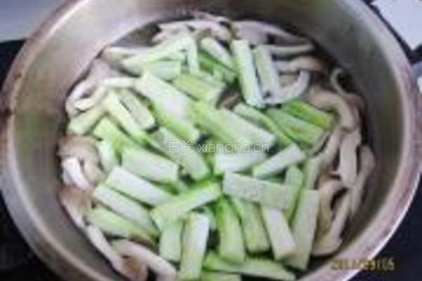丝瓜袖珍菇的做法图解4
