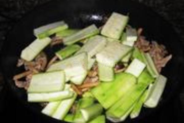 丝瓜炒茶树菇的做法图解9