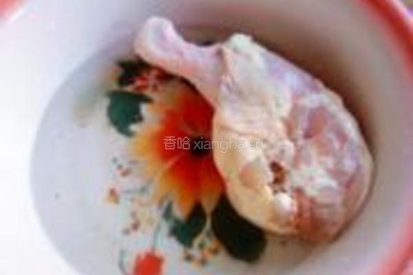 白菜粉皮炖鸡的做法图解1