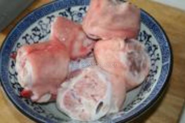 当归枸杞炖猪蹄的做法图解1