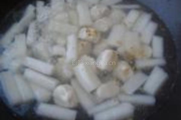 鸭肝鱼丸白萝卜汤的做法图解3