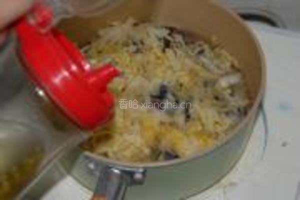 酸包菜煨鳗鱼头的做法图解4