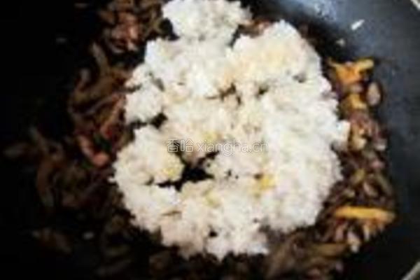 榨菜肉丝炒高粱米饭的做法图解8