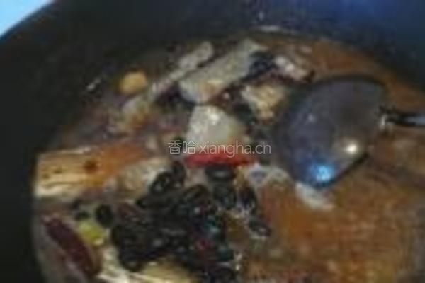 黑豆炖咸鱼的做法图解4