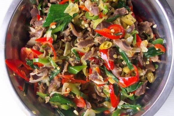 酸辣椒炒鸡肾