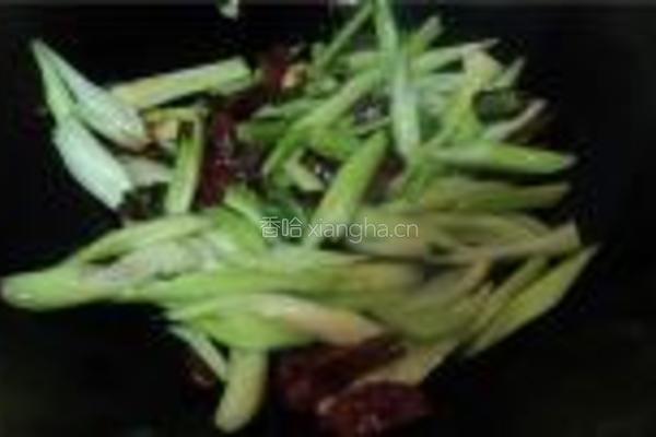 腊肠炒双蔬的做法图解4