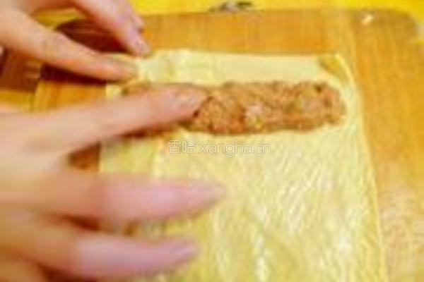 蝉衣肉卷的做法图解3