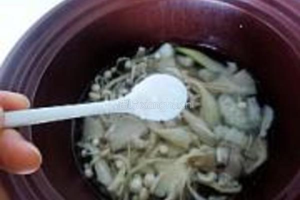 萝卜菌菇排骨煲的做法图解10