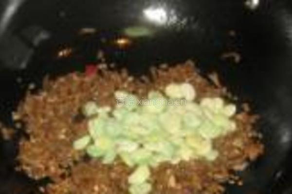 洋扁豆炒酱瓜的做法图解6