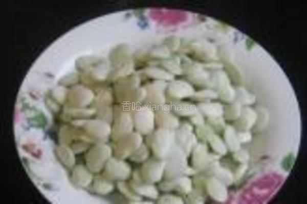 洋扁豆炒酱瓜的做法图解1