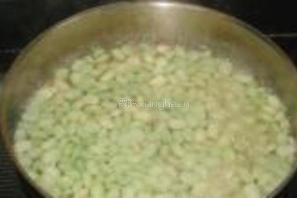 洋扁豆炒酱瓜的做法图解3