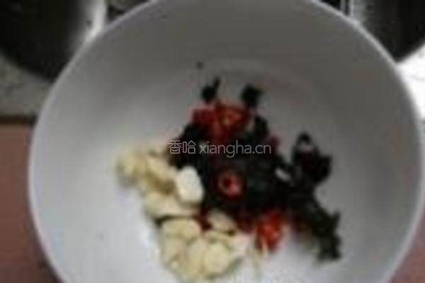 紫苏黄瓜的做法图解1