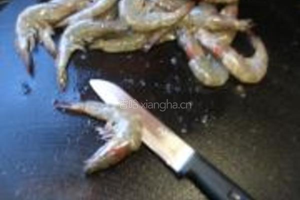 迷迭香烤虾的做法图解1
