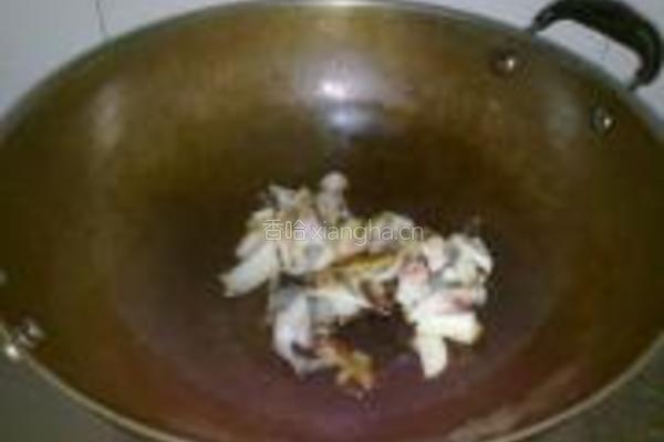 大蒜炒腊肉的做法图解4