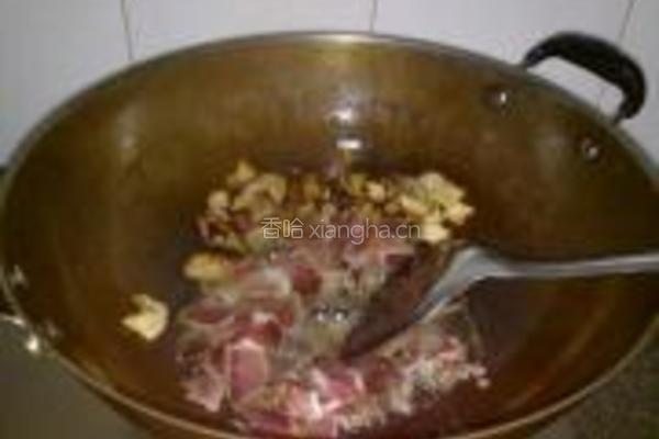 大蒜炒腊肉的做法图解6