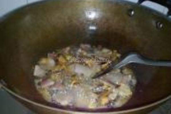 大蒜炒腊肉的做法图解7