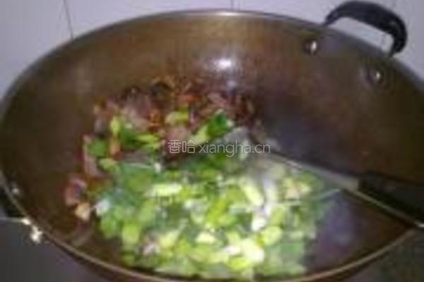 大蒜炒腊肉的做法图解8
