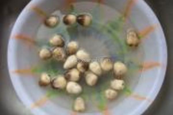 红白豆腐溜草菇的做法图解2