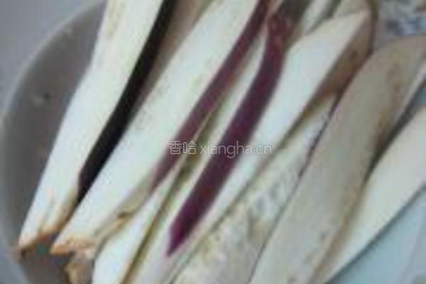 茄条炒腊肉的做法图解3