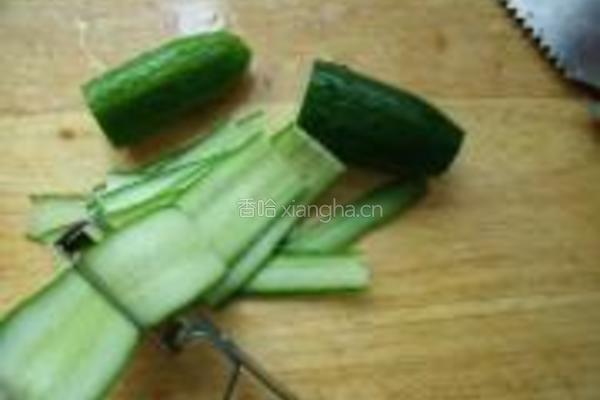 炝黄瓜片的做法图解1