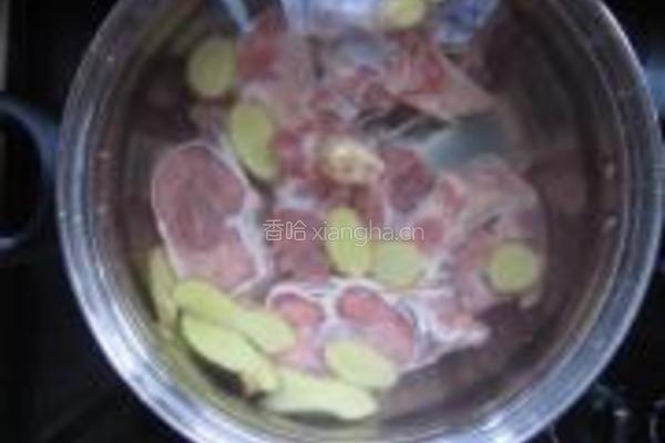 苡米百合猪骨汤的做法图解4