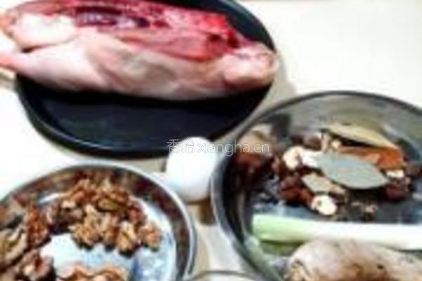 香酥桃仁鸭方的做法图解1