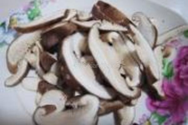 香菇炒青菜的做法图解2