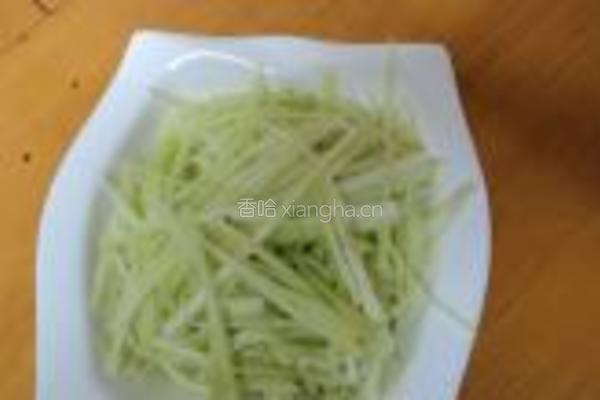 金针菇拌西兰花茎的做法图解3
