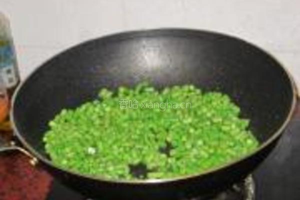蚬肉炒豆角的做法图解5