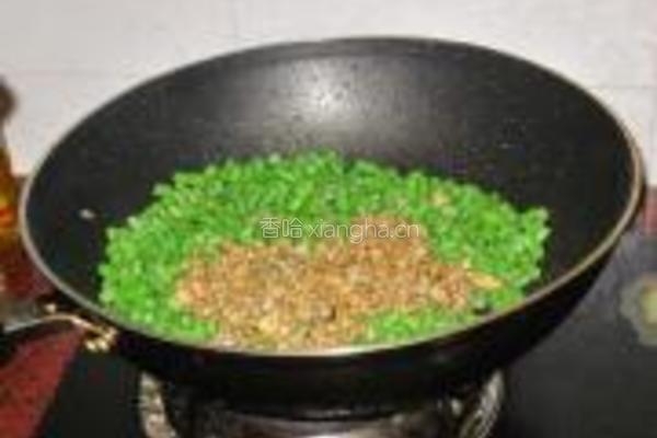 蚬肉炒豆角的做法图解7
