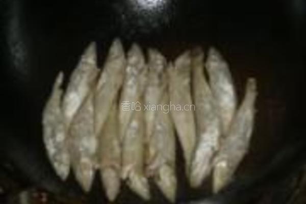 椒盐沙丁鱼的做法图解3