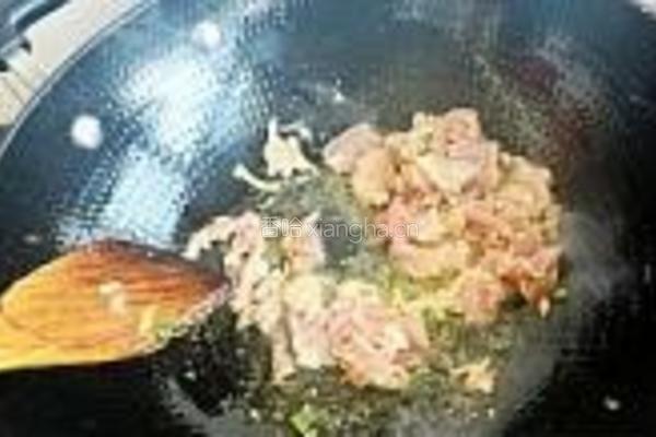 茨菰蒜苗炒肉片的做法图解5