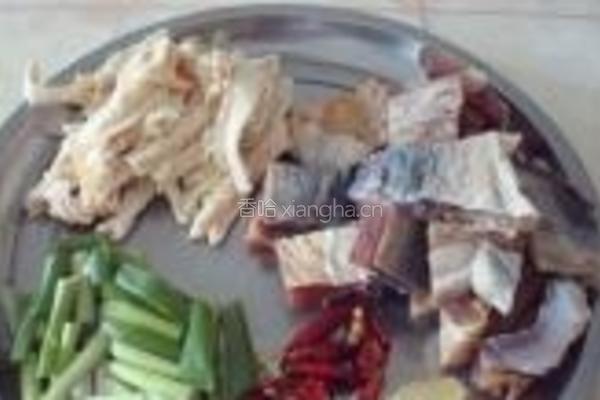 腊鱼腐竹烧五花肉的做法图解3