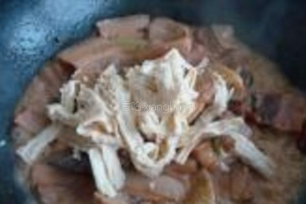 腊鱼腐竹烧五花肉的做法图解8