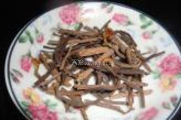 干蕨菜炖肉的做法图解2