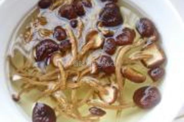 茶树菇冻豆腐汤的做法图解2