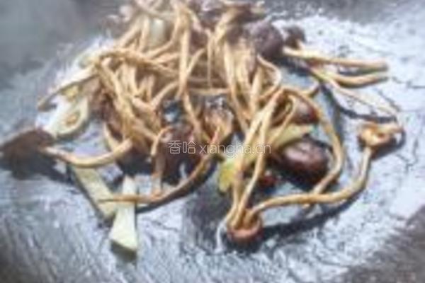 茶树菇冻豆腐汤的做法图解3