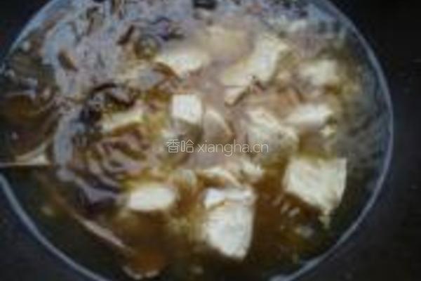 茶树菇冻豆腐汤的做法图解5