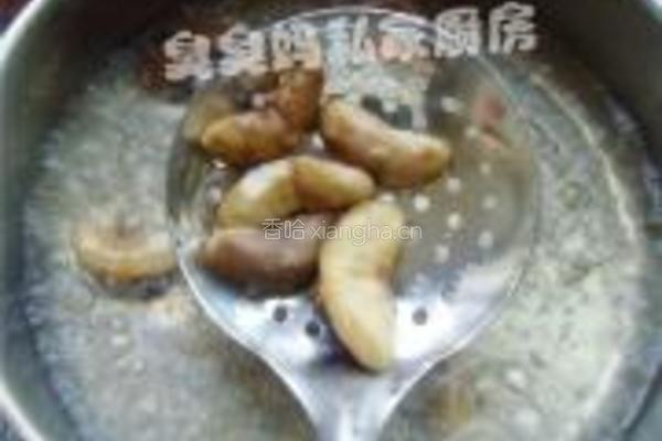 西芹炒菱角的做法图解3