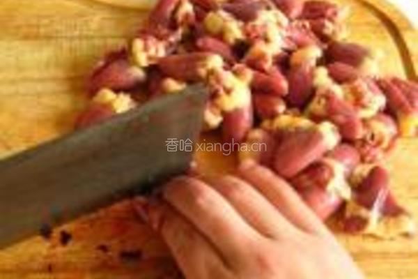 香椿芽炒鸡心的做法图解1