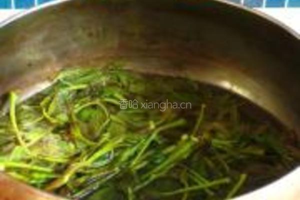香椿芽炒鸡心的做法图解3