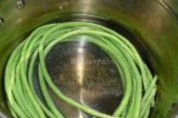 蚝油豇豆卷的做法图解1