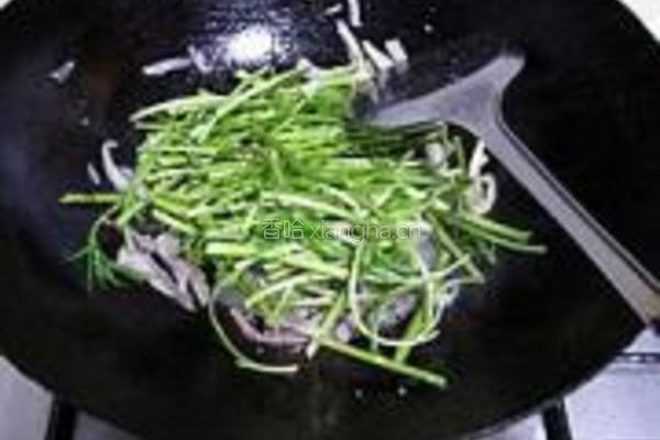 芦蒿炒咸肉的做法图解4