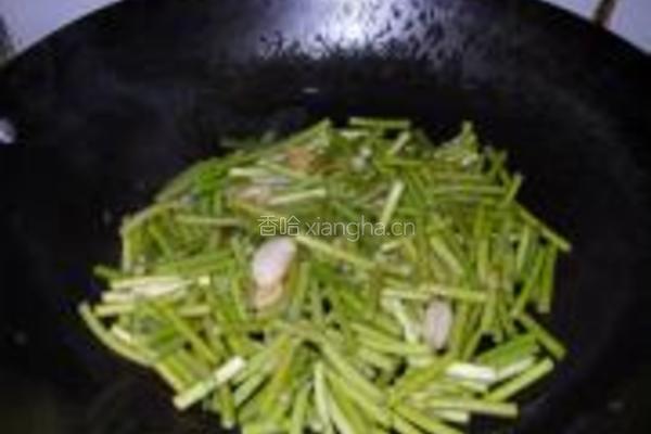 蒜苔爆鸡心的做法图解5